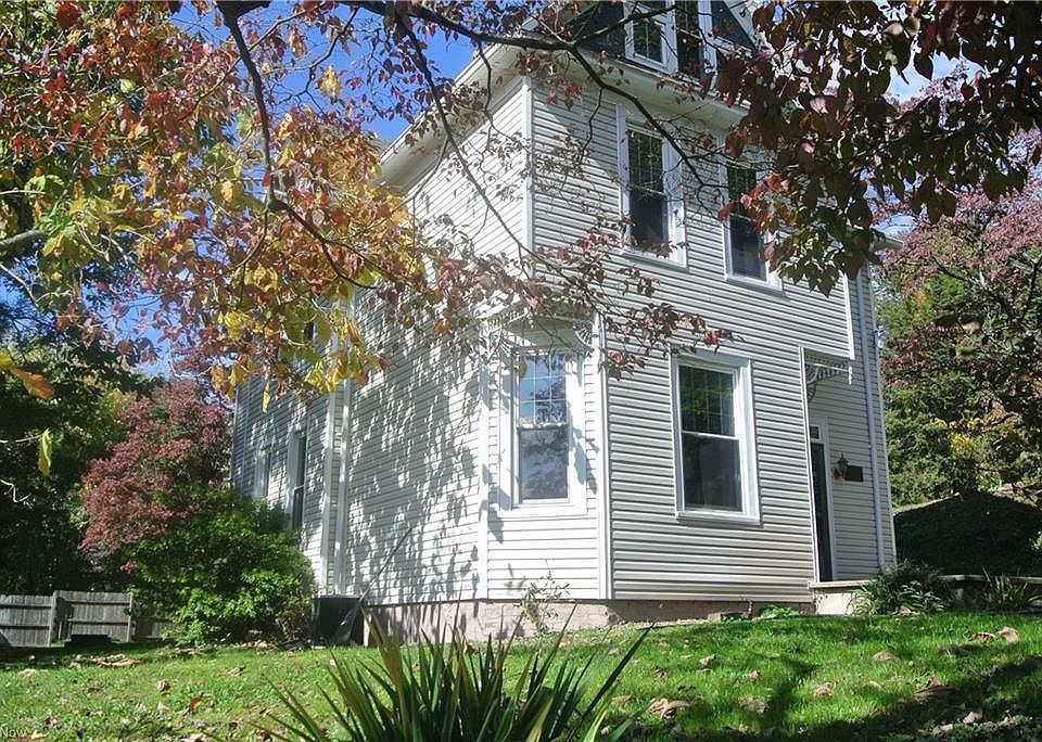 1st image of 2511 Oak St
