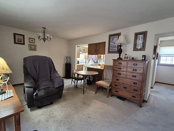 3rd image of 2522 W Memorial Dr