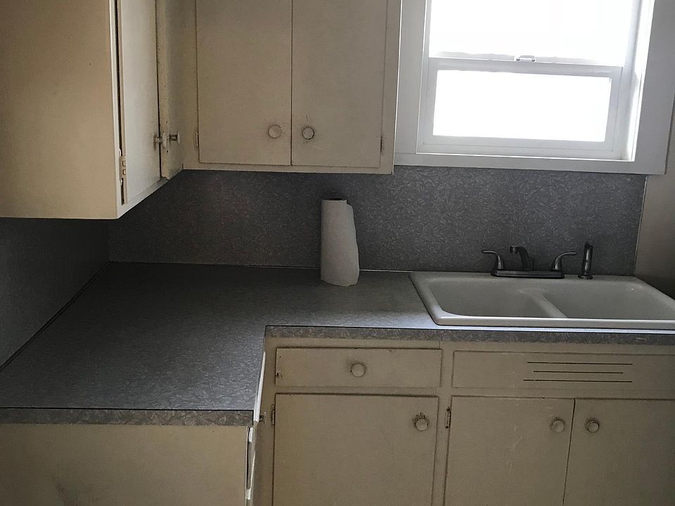 Kitchen sink area