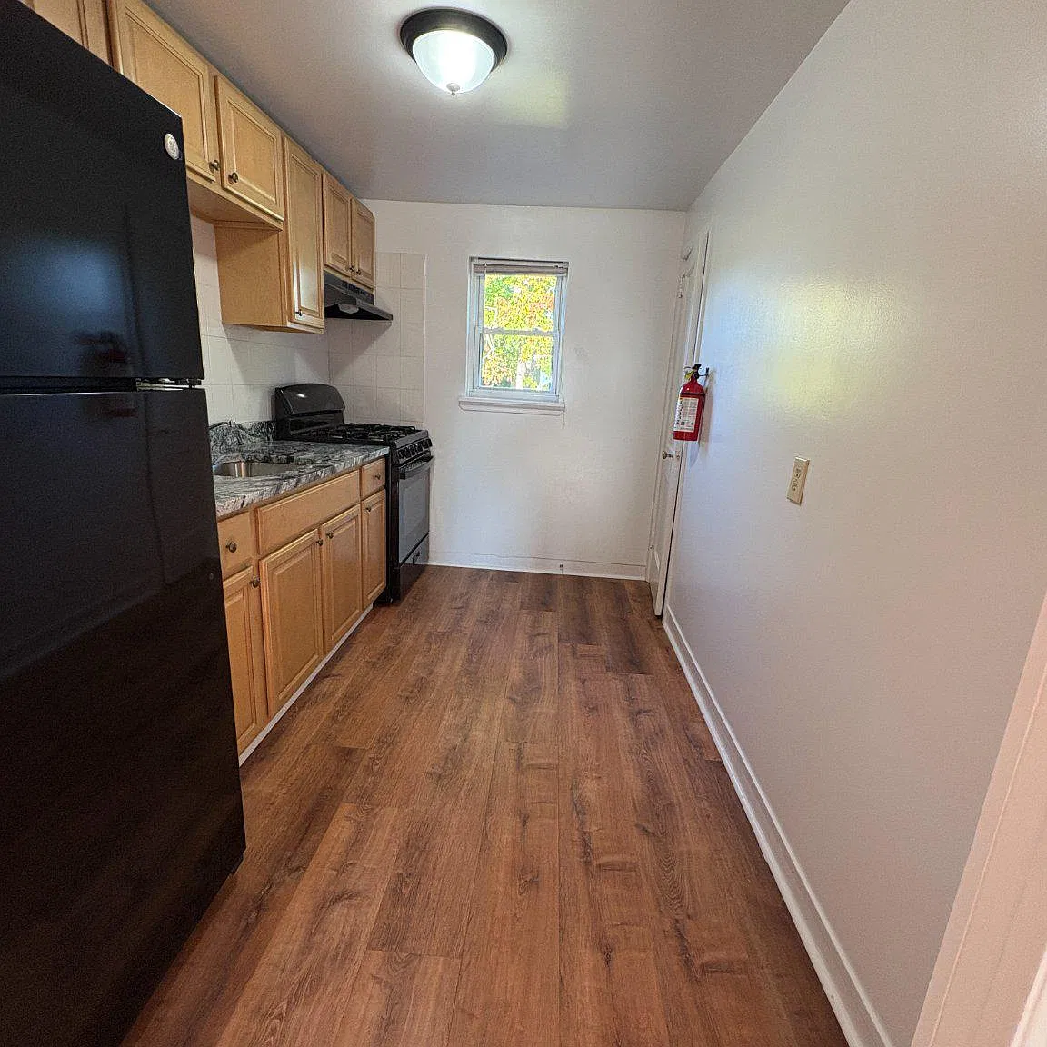 2 bed, 1.0 bath, 1472 sqft, $1,595 — Photo 2
