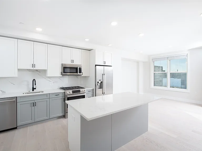 425 Border St #207 — Photo 4
