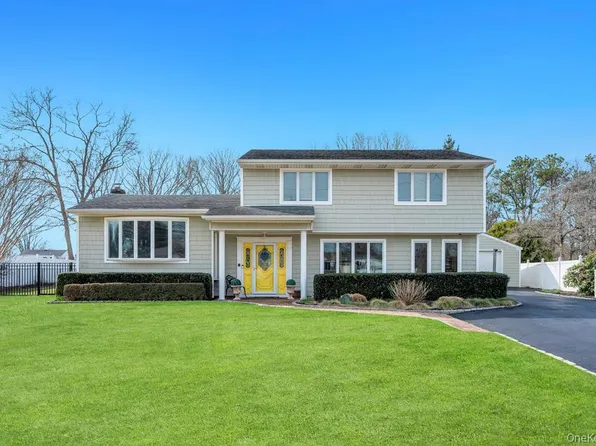 68 Hill Drive, Bohemia, NY 11716