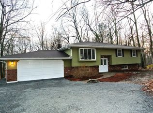 2218 Black Bear Dr, East Stroudsburg, PA 18301