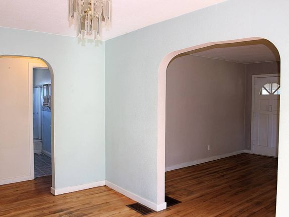 5th image of 307 S Lincoln St