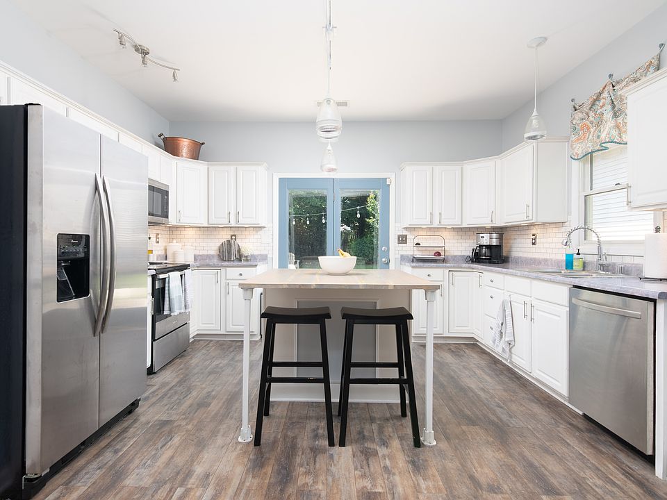 2nd image of 2749 Gateway Park Ln