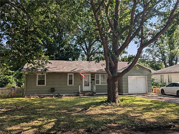 2nd image of 4307 E 115th St