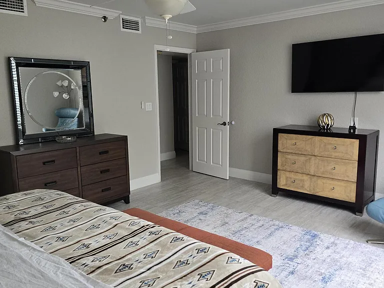 7580 Regency Lake Dr #402 — Photo 17