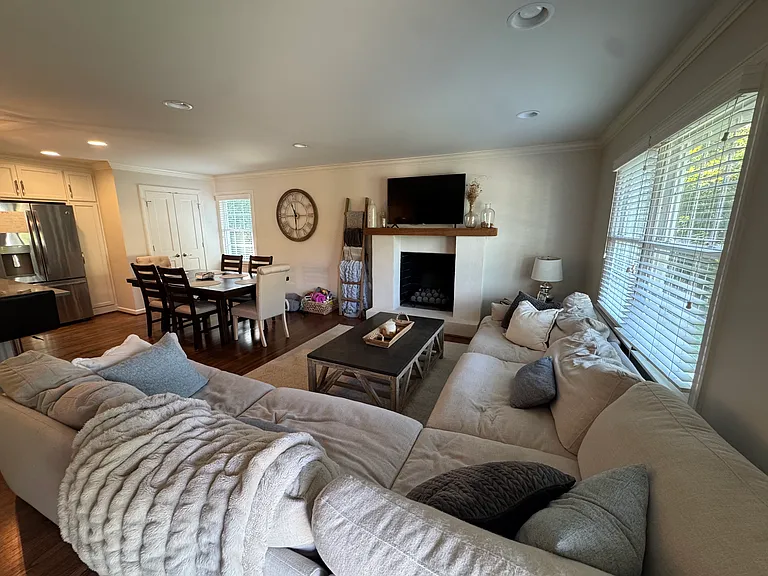 532 Edgeknoll Dr — Photo 8