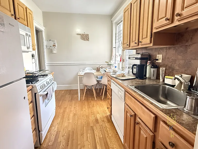 84 Sutherland Rd #2 — Photo 8
