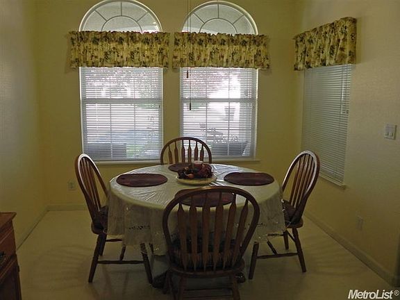 4th image of 1240 Arbor Dr