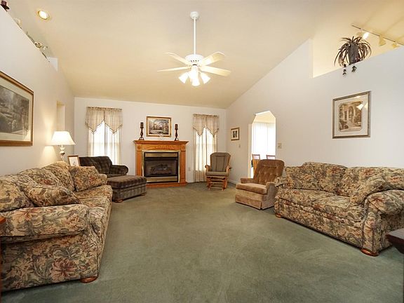 4th image of 606 Shady Oak Ct