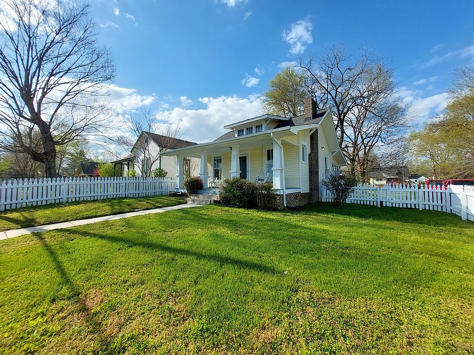1st image of 203 Riverside Dr