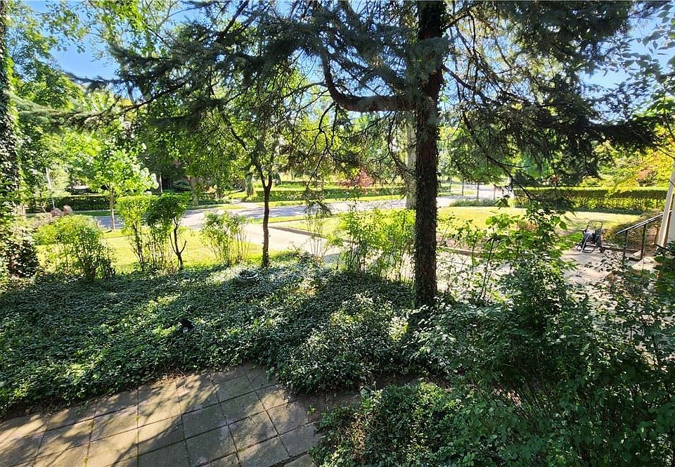 2nd image of 3518 Huntington Rd