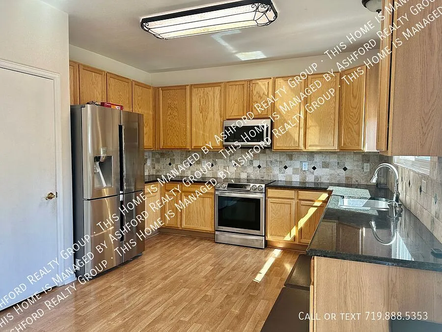 3 bed, 2.5 bath, 1839 sqft, $2,175 — Photo 4