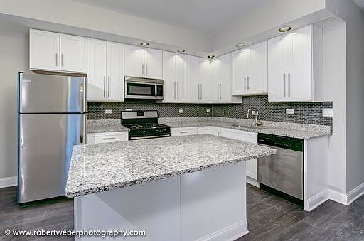 1344 West Barry #2F Kitchen Photo