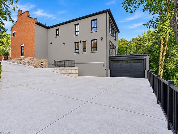 5th image of 29 Yates St