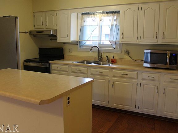 2nd image of 14 Canterbury Ct APT 28
