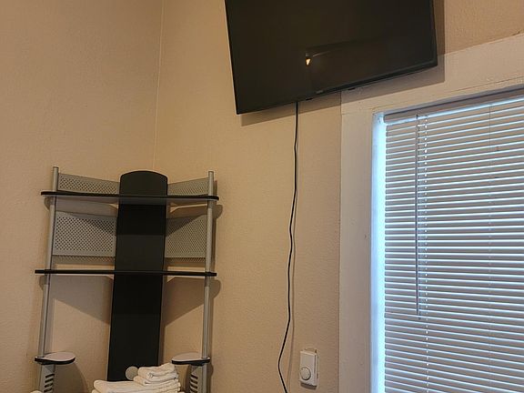 4th image of 403 W Highland Blvd #3