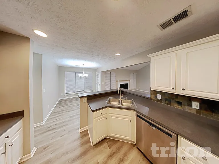 94 Oakview Dr — Photo 5