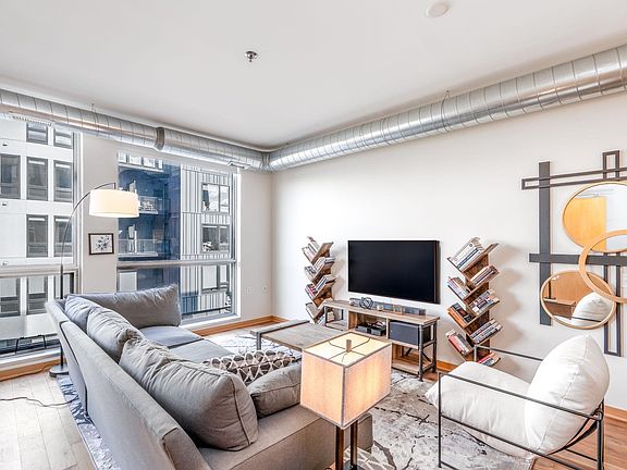 5th image of 1211 Lagoon Ave Unit 305