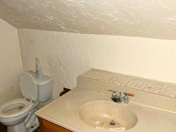 5th image of 1121 N Kealing Ave
