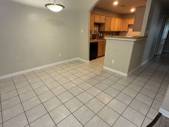 2nd image of 810 Cullum Ct