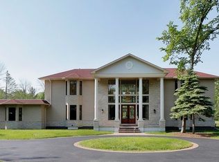 2 Wildflower Ln, Riverwoods, IL