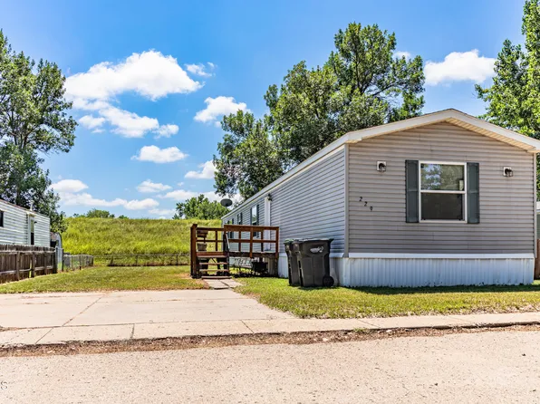 229 S Prairie Ln, Mandan, ND 58554