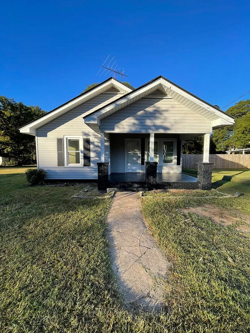 Charming 3-Bedroom Home with Large Yard & Classic Character — Photo 1