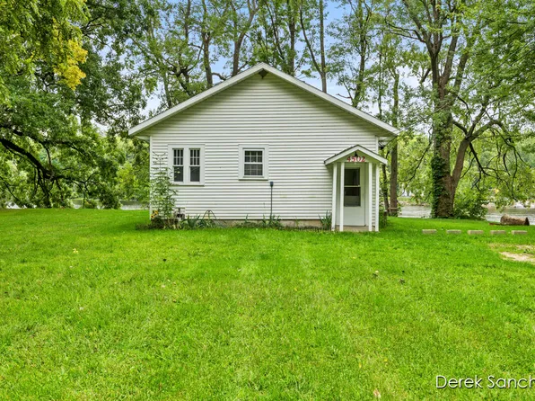 4502 Abrigador Trl NE, Comstock Park, MI 49321