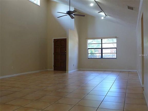 4th image of 5005 E Parade St