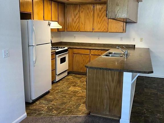 3rd image of 135 Derek Dr