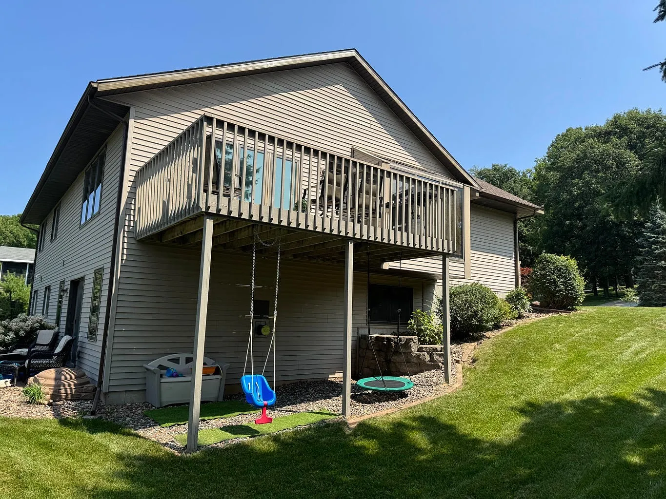 209 E Larkspur Ln — Photo 2