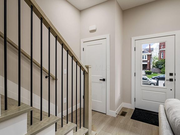 4th image of 35 Miami Ave