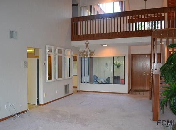 4th image of 9 Village Cir