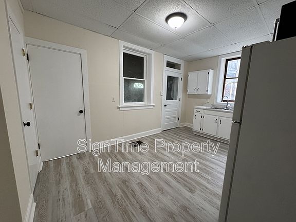 4th image of 836 W Washington St