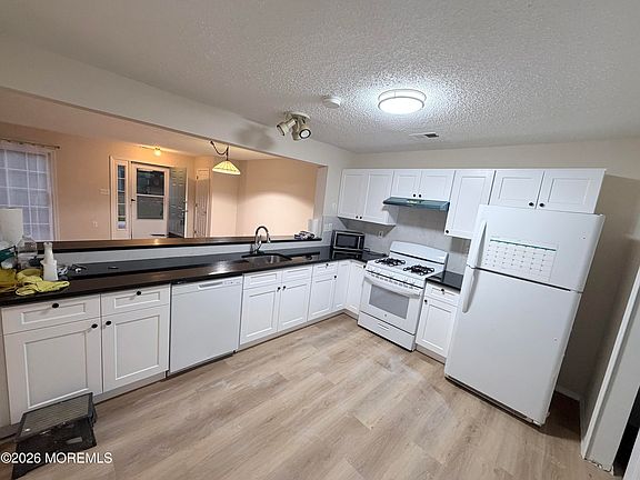5th image of 29 Madison Ct