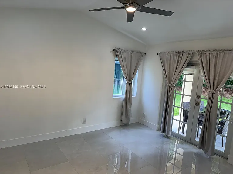 1133 Alexander Bnd — Photo 5