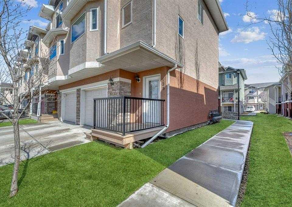 1st image of 128 W Strathcona Cir