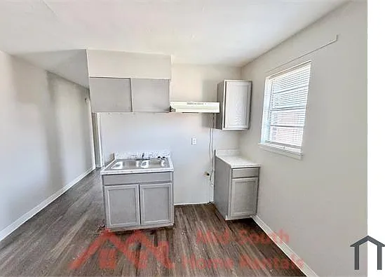 1353 Fairfax St — Photo 4
