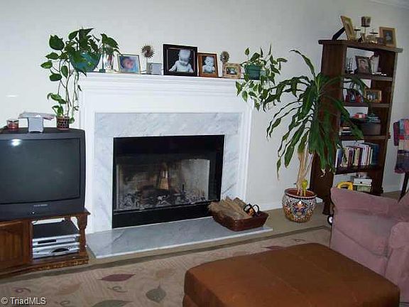 4th image of 4118 Quarterstaff Dr