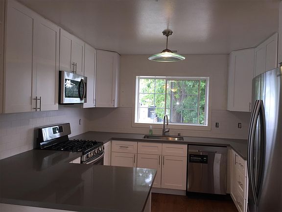2nd image of 1891 Parkview Dr