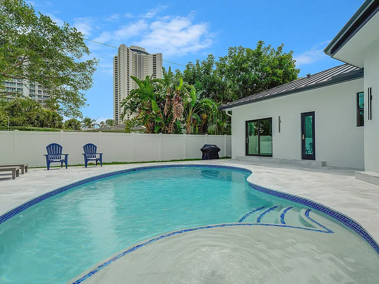 1248 N Harbor Dr — Photo 49