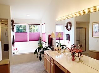 34480 Fontana Dr, Sterling Heights, MI 48312