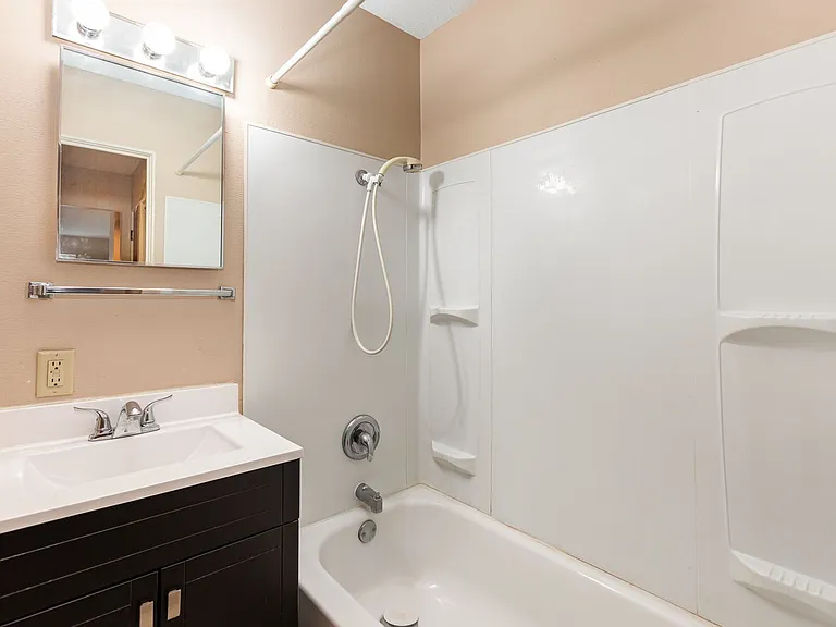 215 Birch St S — Photo 17