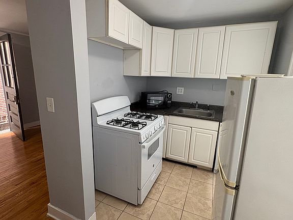 4th image of 512 Chapel St APT 1R