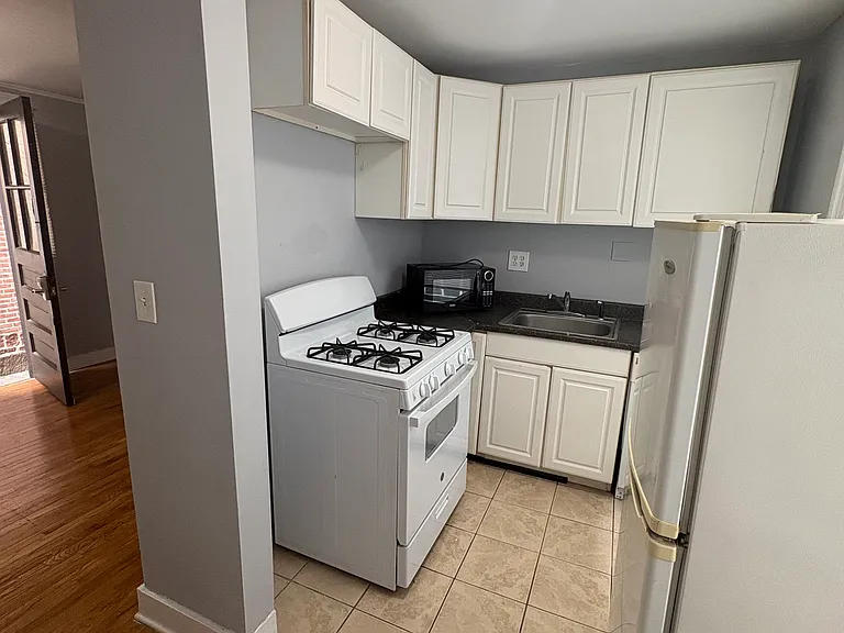 512 Chapel St #1R — Photo 4