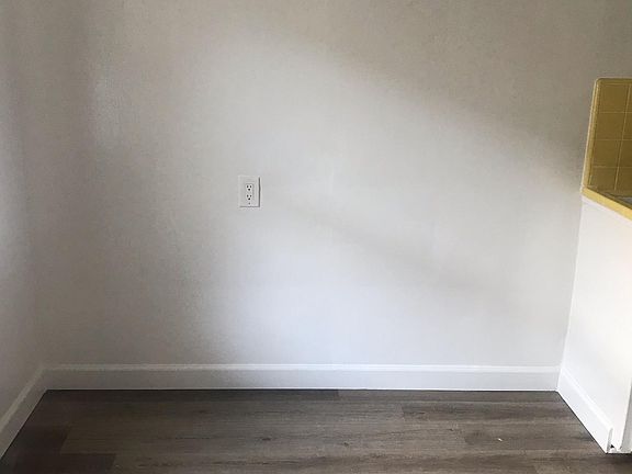 5th image of 709 1/2 Missouri St #709-1/2