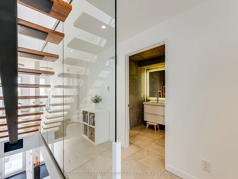81 Dagmar Ave — Photo 23