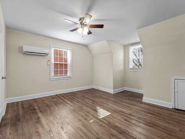 906 Clarendon St #A — Photo 11
